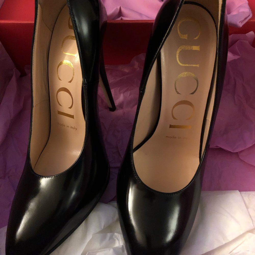 Never worn!! Gucci 5” black pumps, sz 5.5 with box and dust bags!